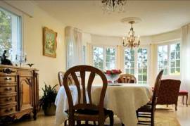 Beautiful Detached House and Garden Beautiful Detached House and Garden