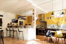 Beautiful House with Swimming Pool in Landscaped Gardens