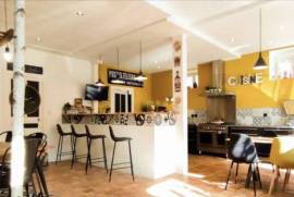 Beautiful House with Swimming Pool in Landscaped Gardens