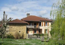 Traditional house for sale, 8 rooms - Monleon-Magnoac 65670