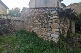 M1779 - Stone and brick outbuilding with building land