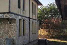 3 Bed, 2 bath house wIth swImmIng pool In nIce vIllage close to BalchIk and the Golf courses