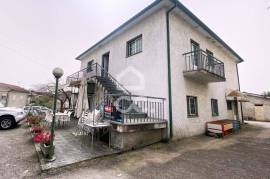 Detached House with Restaurant on a plot of 1100m²
