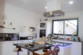 Three bedroom modern home for sale in Funchal