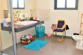 Three bedroom modern home for sale in Funchal