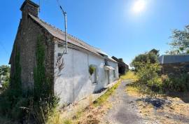 Substantial 2 Bedroom Longere House & 5 Potential Gites for sale in Brittany