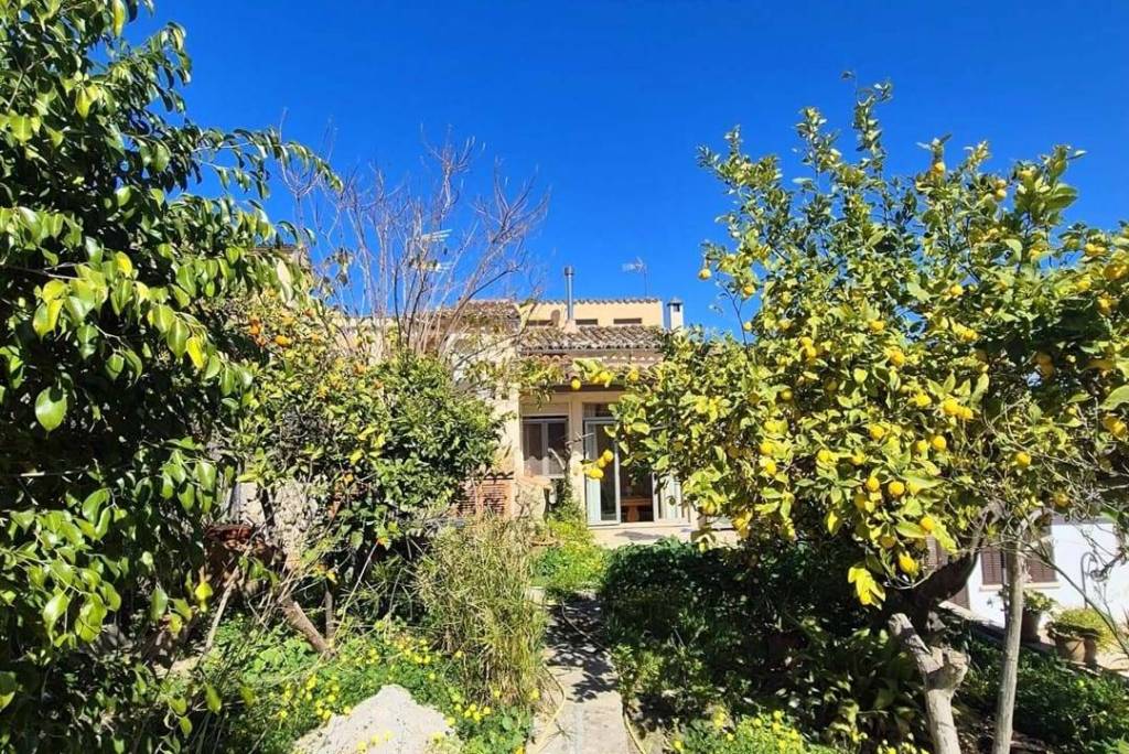 RUSTIC HOUSE WITH GARDEN IN MONTUIRI, MALLORCA