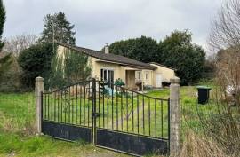 €85500 - 4-Bedroom Bungalow To Refresh Throughout near to Ruffec.
