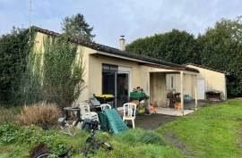 €85500 - 4-Bedroom Bungalow To Refresh Throughout near to Ruffec.