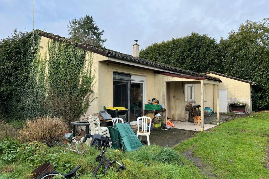 €85500 - 4-Bedroom Bungalow To Refresh Throughout near to Ruffec.