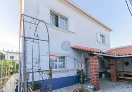 5 bedroom villa with garage, backyard and countryside views.
