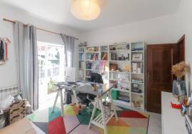 5 bedroom villa with garage, backyard and countryside views.