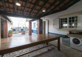 5 bedroom villa with garage, backyard and countryside views.