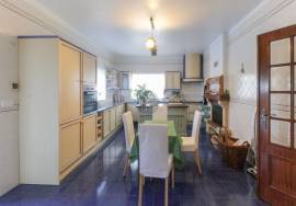 5 bedroom villa with garage, backyard and countryside views.