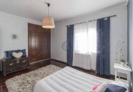 5 bedroom villa with garage, backyard and countryside views.