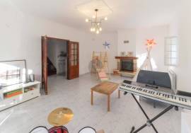 5 bedroom villa with garage, backyard and countryside views.