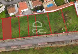 Plot of land for the construction of a villa, situated in a privileged location on the outskirts of the city, offering stunning views of it