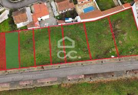 Plot of land for the construction of a villa, situated in a privileged location on the outskirts of the city, offering stunning views of it