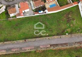 Plot of land for the construction of a villa, situated in a privileged location on the outskirts of the city, offering stunning views of it