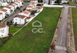 Plot of land for the construction of a villa, situated in a privileged location on the outskirts of the city, offering stunning views of it