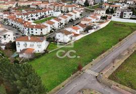Plot of land for the construction of a villa, situated in a privileged location on the outskirts of the city, offering stunning views of it