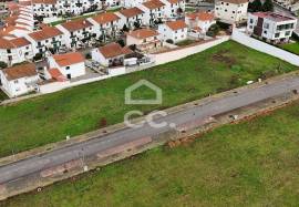 Plot of land for the construction of a villa, situated in a privileged location on the outskirts of the city, offering stunning views of it
