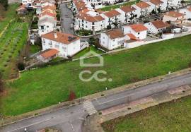 Plot of land for the construction of a villa, situated in a privileged location on the outskirts of the city, offering stunning views of it