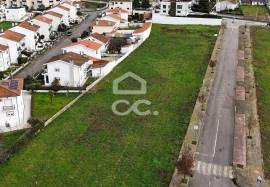 Plot of land for the construction of a villa, situated in a privileged location on the outskirts of the city, offering stunning views of it