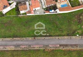 Plot of land for the construction of a villa, situated in a privileged location on the outskirts of the city, offering stunning views of it