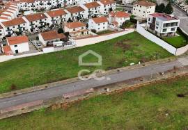 Plot of land for the construction of a villa, situated in a privileged location on the outskirts of the city, offering stunning views of it