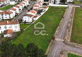 Plot of land for the construction of a villa, situated in a privileged location on the outskirts of the city, offering stunning views of it