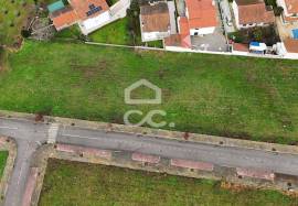 Plot of land for the construction of a villa, situated in a privileged location on the outskirts of the city, offering stunning views of it