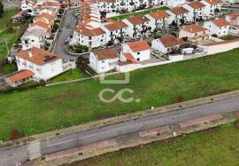 Plot of land for the construction of a villa, situated in a privileged location on the outskirts of the city, offering stunning views of it