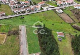 Plot of land for the construction of a villa, situated in a privileged location on the outskirts of the city, offering stunning views of it