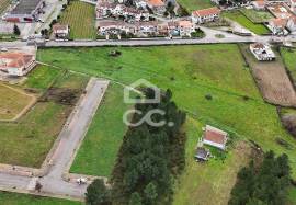 Plot of land for the construction of a villa, situated in a privileged location on the outskirts of the city, offering stunning views of it