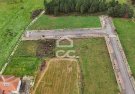 Plot of land for the construction of a villa, situated in a privileged location on the outskirts of the city, offering stunning views of it