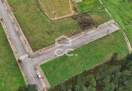 Plot of land for the construction of a villa, situated in a privileged location on the outskirts of the city, offering stunning views of it