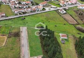 Plot of land for the construction of a villa, situated in a privileged location on the outskirts of the city, offering stunning views of it