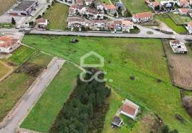 Plot of land for the construction of a villa, situated in a privileged location on the outskirts of the city, offering stunning views of it
