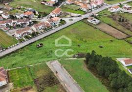 Plot of land for the construction of a villa, situated in a privileged location on the outskirts of the city, offering stunning views of it