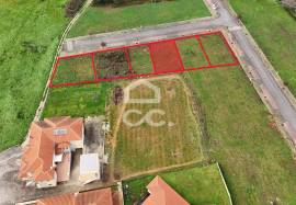 Plot of land for the construction of a villa, situated in a privileged location on the outskirts of the city, offering stunning views of it