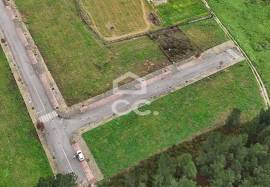 Plot of land for the construction of a villa, situated in a privileged location on the outskirts of the city, offering stunning views of it