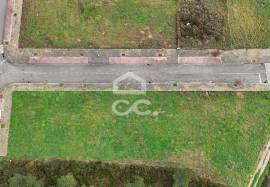 Plot of land for the construction of a villa, situated in a privileged location on the outskirts of the city, offering stunning views of it