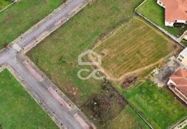 Plot of land for the construction of a villa, situated in a privileged location on the outskirts of the city, offering stunning views of it