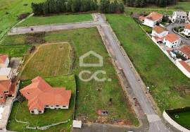 Plot of land for the construction of a villa, situated in a privileged location on the outskirts of the city, offering stunning views of it
