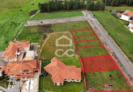 Plot of land for the construction of a villa, situated in a privileged location on the outskirts of the city, offering stunning views of it