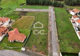 Plot of land for the construction of a villa, situated in a privileged location on the outskirts of the city, offering stunning views of it