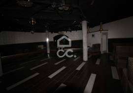 Discotheque/ Bar - Commercial establishment with 300 m² on the outskirts of the city