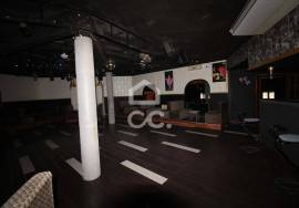 Discotheque/ Bar - Commercial establishment with 300 m² on the outskirts of the city