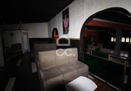 Discotheque/ Bar - Commercial establishment with 300 m² on the outskirts of the city